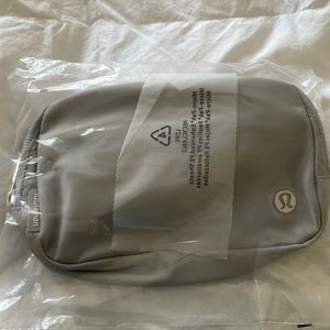 NWT Lululemon Everywhere Belt Bag in Silver Wordmark